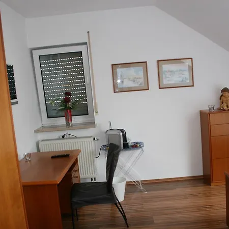 منزل للإقامة Gaestezimmer Hausaeckerweg